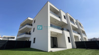 VODICE, novo, useljivo, dvoetažni stan, vrt 98 m2, mirna lokacija