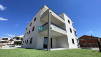 VODICE, novo, useljivo, moderan stan, terasa, 2 spavaće sobe