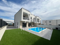 VODICE - VILA SA BAZENOM, 250 M2 OKUĆNICE, NOVOGRADNJA, D