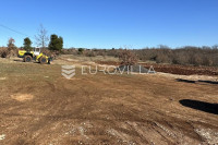 Vodnjan, građevinska parcela  1230 m2 s pravomoćnom građevinskom dozvo