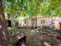 Vodnjan okolica, autohtona istarska kamena kuća s dvorištem i parkingo