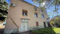 Vodnjan, poslovni prostor 196 m2 s dvorištem 340 m2, odlična lokacija
