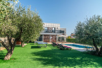 VODNJAN, prekrasna vila s grijanim bazenom i pogledom na more