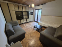 VODNJAN – PROSTRANI STAN ZA RENOVACIJU S VELIKOM TERASOM I POGLEDOM NA