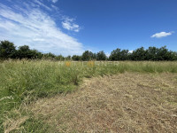 Vodnjanska cesta, poljoprivredno zemljište uz cestu 1.600m2 sa vodom
