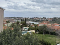 STAN S POGLEDOM NA MORE I GARAŽOM,VOLME!