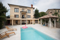 OPATIJA - VOLOSKO, prekrasna vila s bazenom i pogledom na more, 200 m
