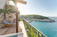 Vrbnik - kuća sa neponovljivom lokacijom i pogledom, 99m2