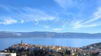 Vrbnik, penthouse s jacuzzijem i pogledom na more!
