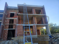 Vrbnik, trosobni apartman s pogledom na more-PRILIKA