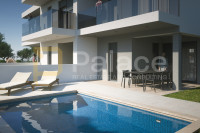 Vrsi : Stan s tri spavaće sobe i bazenom 120 m2