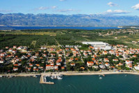 VRSI, TROSOBAN STAN SA VRTOM I 2 PM U OBJEKTU SA 2 STANA