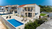 Vrsi – Vila s bazenom i pogledom na more