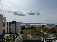 ZADAR - BORIK: MODERAN STAN (83 m2) S GARAŽOM I POGLEDOM NA MORE