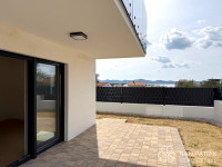 ZADAR - BORIK: NOVOGRADNJA (77 m2) S VRTOM I POGLEDOM NA MORE