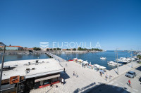 Zadar, Branimirova obala, trosoban stan s pogledom na more na izvrsnoj