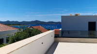 Zadar, Diklo – namješten penthouse, krovna terasa, lift, 100 m od mora