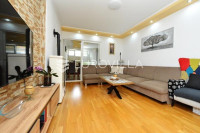 Zadar, Kolovare, trosoban, dvoetažni stan na izvrsnoj lokaciji blizu m