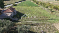 ZADAR, OKOLICA– ZEMLJIŠTE 1.900 m² S PRIKLJUČCIMA VODE I STRUJE