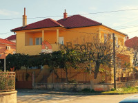 Zadar-PETRIĆI, samostojeća katnica sa 3stana+garaža