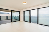 Zadar, Privlaka, luksuzni dvosoban stan 1. red do mora, 114,01 m²