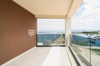 Zadar, Privlaka, luksuzni dvosoban stan 1. red do mora, 92,80 m²