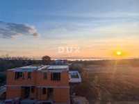 ZADAR, PRIVLAKA - EKSKLUZIVNO U DUX-U! Moderan penthouse s pogledom na