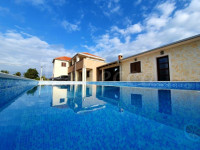 Zadar, Privlaka - moderna vila s dodatnim apartmanom(200m2), bazenom i