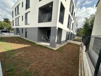 Zadar, Ričine, stan u novogradnji, veliki vrt, 2 parkinga
