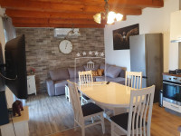 Zadar - Skročini - obiteljska kuća sa 3 stana -  475.000€