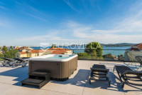 Zadar, Sveti Filip i Jakov, luksuzni dvoetažni penthouse s jacuzzijem,
