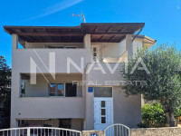 ZADAR, VIR, SAMOSTOJEĆA KUĆA S VIŠE APARTMANA