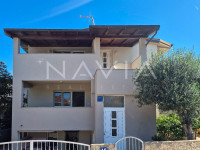 ZADAR, VIR, SAMOSTOJEĆA KUĆA S VIŠE APARTMANA