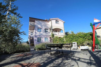 Zadar, Vrsi, lijepa kuća s apartmanima i vrtom