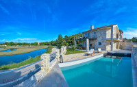 ZADAR - ZATON, PRODAJA PREDIVNE KAMENE VILE 200 M2, PRVI RED, POGLED,