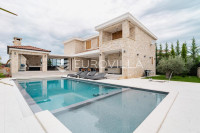 Zadar, Žerava, luksuzna kamena vila cca 360 m², 5 ensuite spavaćih sob