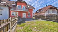 Novi Zagreb – Botinec - Kuća s dva odvojena stana, vrtom i garažom