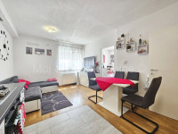 Novi Zagreb, Čehi, lijep 4 soban stan s balkonom, PM, NKP 59.70m2