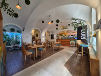Zagreb, centar, restoran 95 m2, sala 73 m2, skladište 50 m2, terasa 20