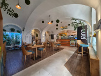 Zagreb, centar ulični lokal NKP 168 m2, skladište, terasa