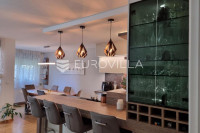 Zagreb, Donji grad, vrhunski peterosoban stan, površine 127 m²