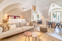 Zagreb, Gornji grad, palača Zrinski, luksuzan jednosoban stan 38 m2 s