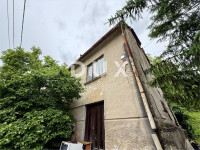 ZAGREB, KUSTOŠIJA - Kuća za adaptaciju s dodatnim građevinskim zemljiš