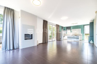 Zagreb, Maksimir, samostojeća vila s duplom garažom i 4 sobe 1500 m² d
