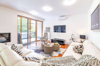 Zagreb, Maksimir, prekrasan dvoetažan stan 140 m² 2 garaže vrt jacuzzi