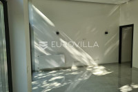 Zagreb, Malešnica, ulični poslovni prostor 39 m² u prizemlju stambeno