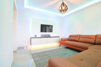 Zagreb, Sesvete! Potpuno renoviran trosobni stan!