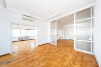 Zagreb, Trg bana Josipa Jelačića, prostran četverosoban stan 140 m²