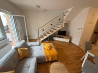 ZAGREB - TRNJE, PRODAJE SE DVOETAŽNI STAN 69.75M2, VRT, LOKACIJA!!!