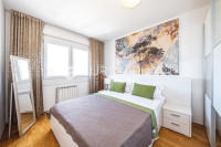 Zagreb, Trnje, Strojarska, prostran trosoban stan 70 m² s garažom